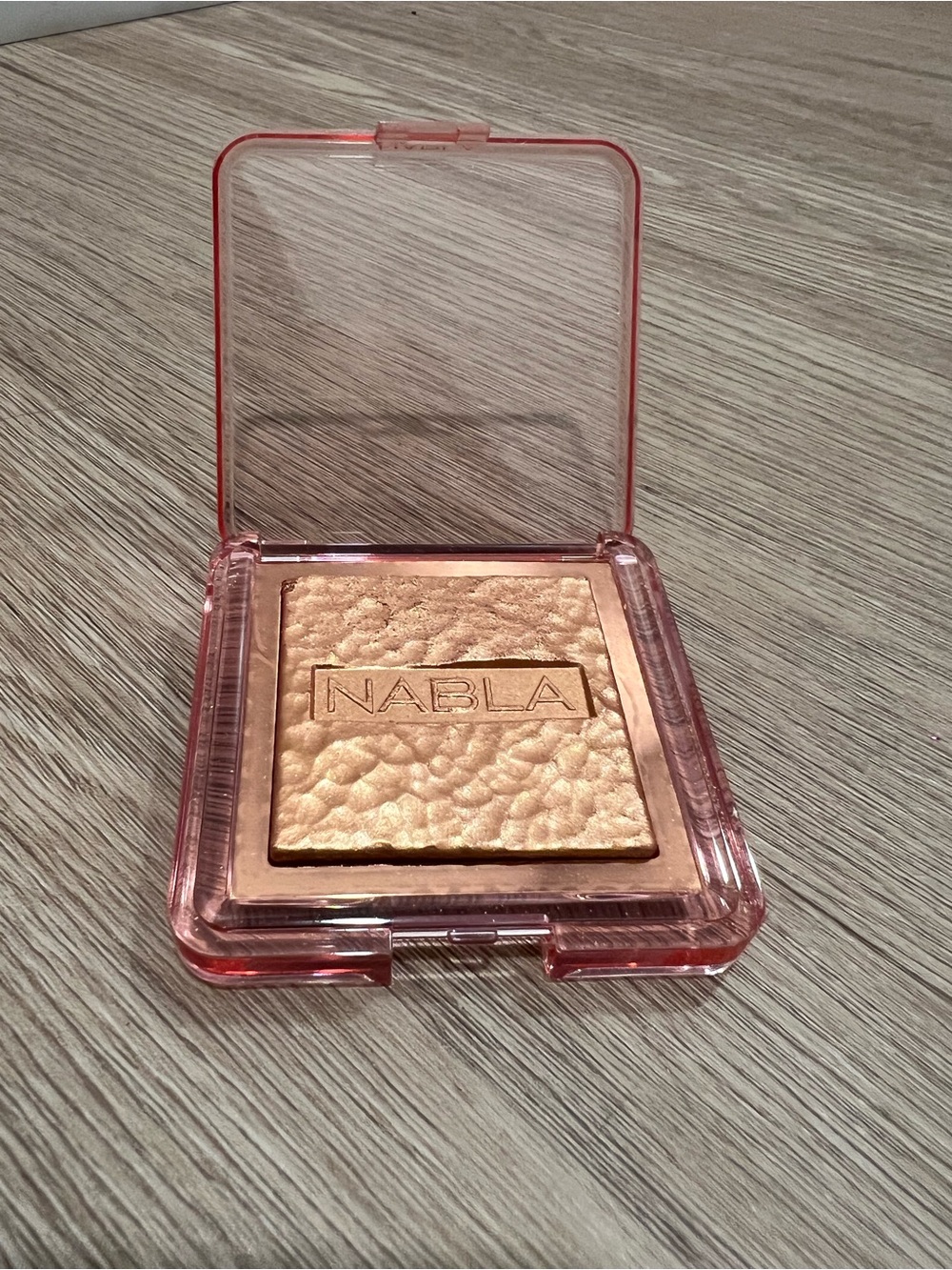 Nabla Shimmery Champagne Highlighter